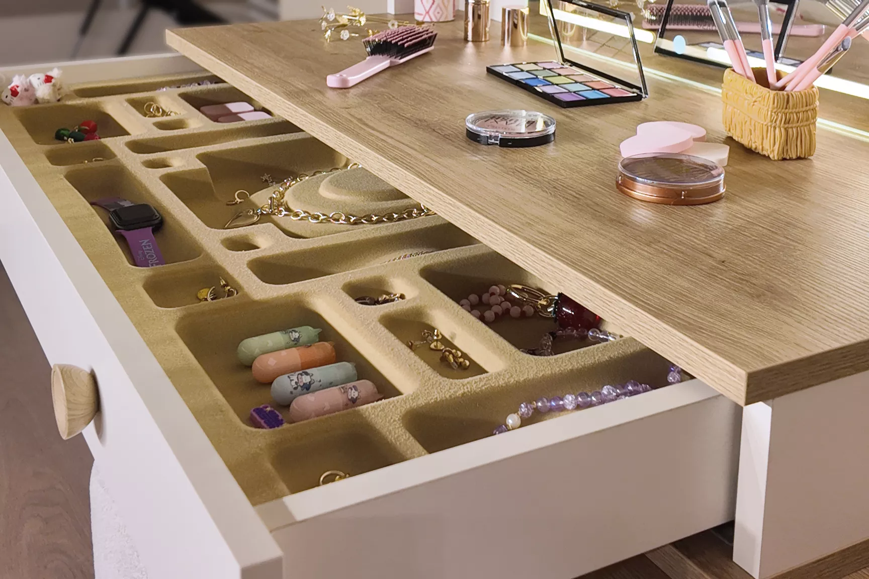 Louis Makyaj Masası - Görsel 4